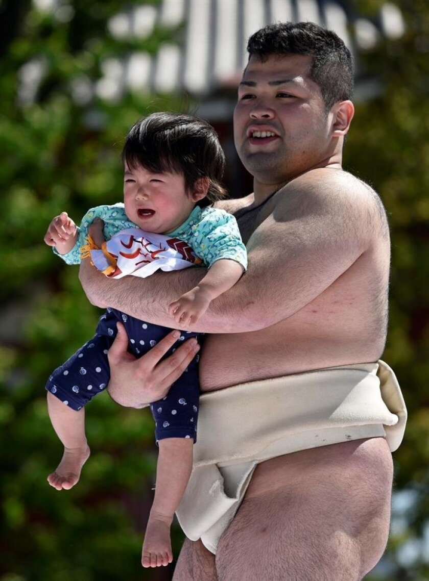 Sumo Wrestlers Help Japanese Babies Face Off In Crying Contest San Diego Union Tribune En Espanol