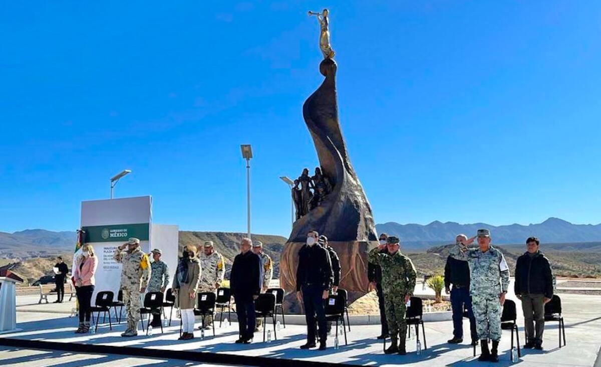 El monumento fue erigido en el pequeño pueblo de La Mora, en el estado norteño de Sonora.