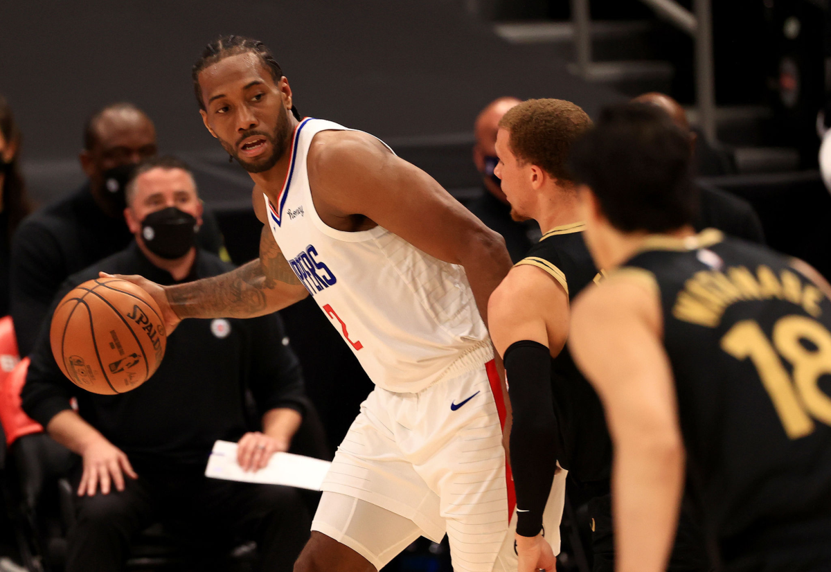 The Clippers' Kawhi Leonard looks to pass during a win over the Toronto Raptors on Tuesday.