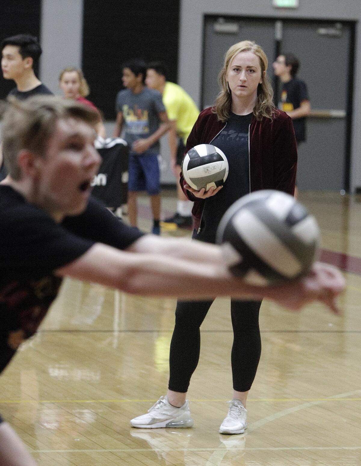 La Cañada High boys' volleyball first-year coach Laura Browder oversees drills during a recent practice.