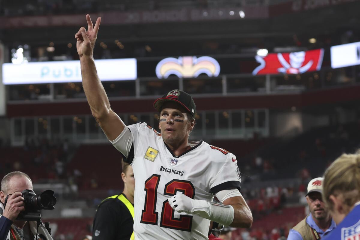 Brady throws last-minute TD pass, Bucs beat Rams 16-13 - The San Diego  Union-Tribune