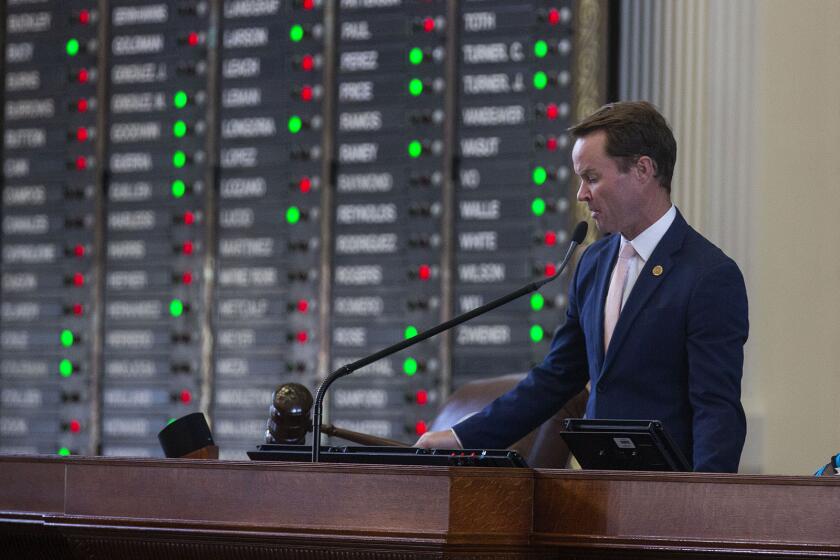House Speaker Dade Phelan, R - Beaumont, gavels in votes at the Capitol in Austin, Texas on Tuesday, Aug. 31, 2021. (Mikala Compton/Austin American-Statesman via AP)
