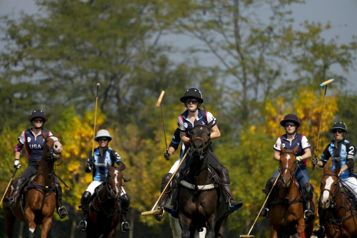 Las jugadoras de las selecciones de polo de Argentina y Estados Unidos