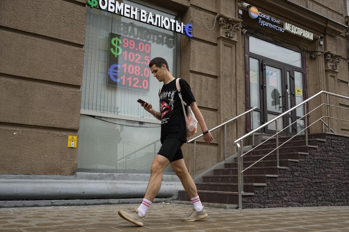 Man walking past a currency exchange office in Moscow