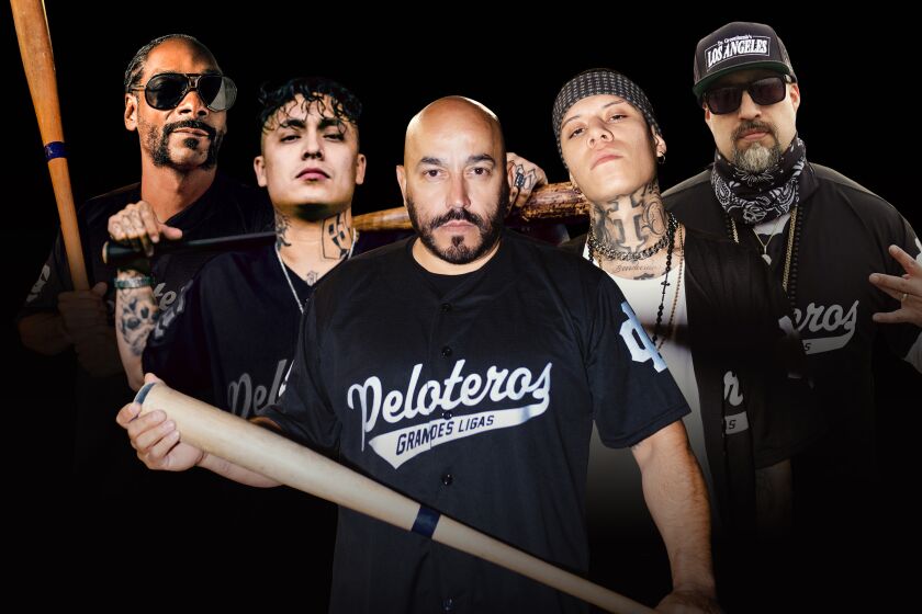 En esta portada proporcionada por Z Records, Snoop Dogg, de izquierda a derecha, Aleman, Lupillo Rivera, Santa Fe Klan y B-Real.