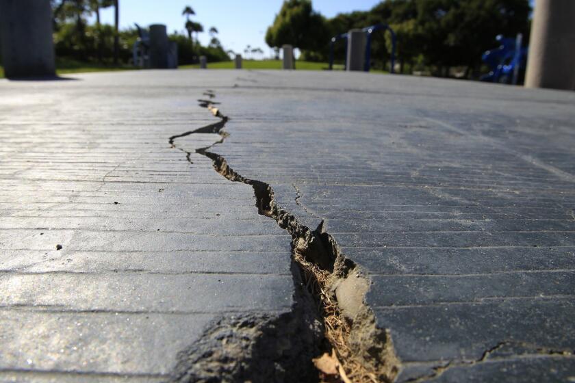 A long crack splits the sidewalk at the Discovery Well Park in the SeaCliff area of Huntington Beach, located on top of the Newport-Inglewood fault, which is integrated into developments. (Photo By Allen J. Schaben / Los Angeles Times)