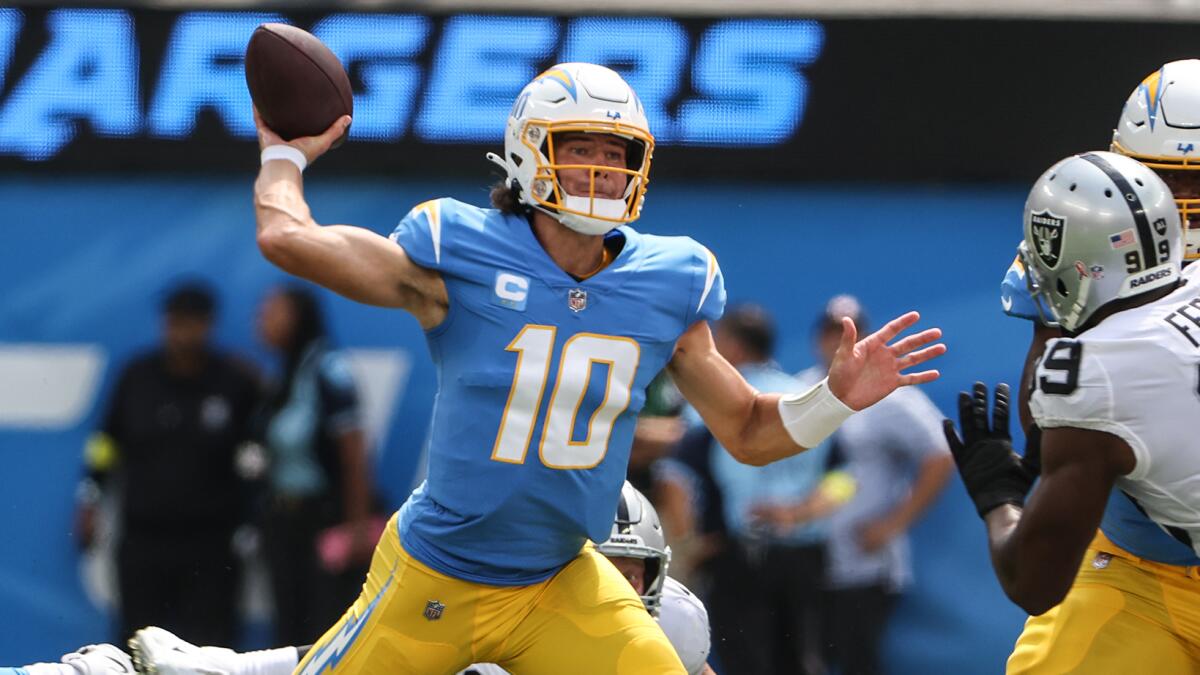 Justin Herbert and Chargers defeat Colts, clinch playoff spot - Los Angeles  Times