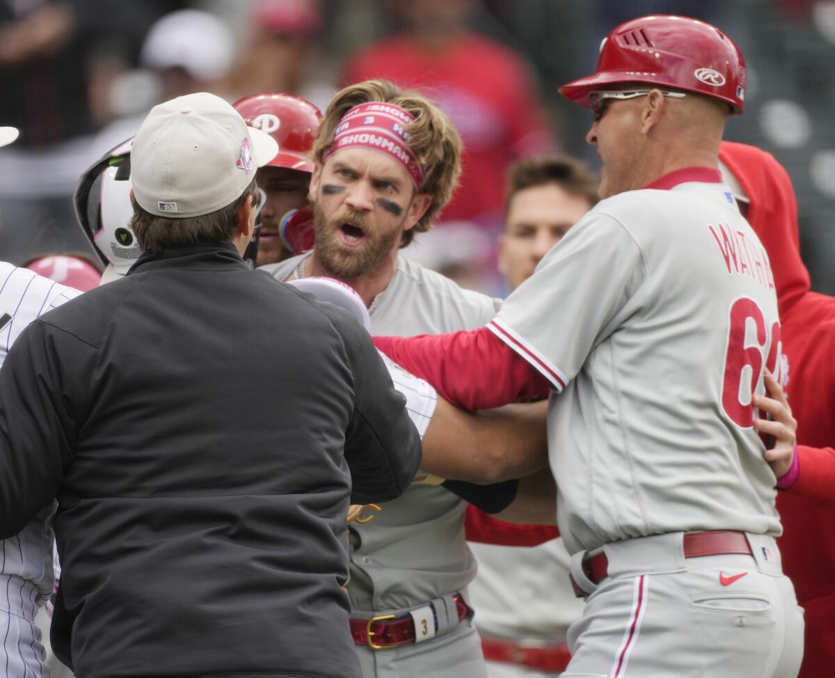 Kyle Schwarber homers, Bryce Harper ejected but Phillies fall to