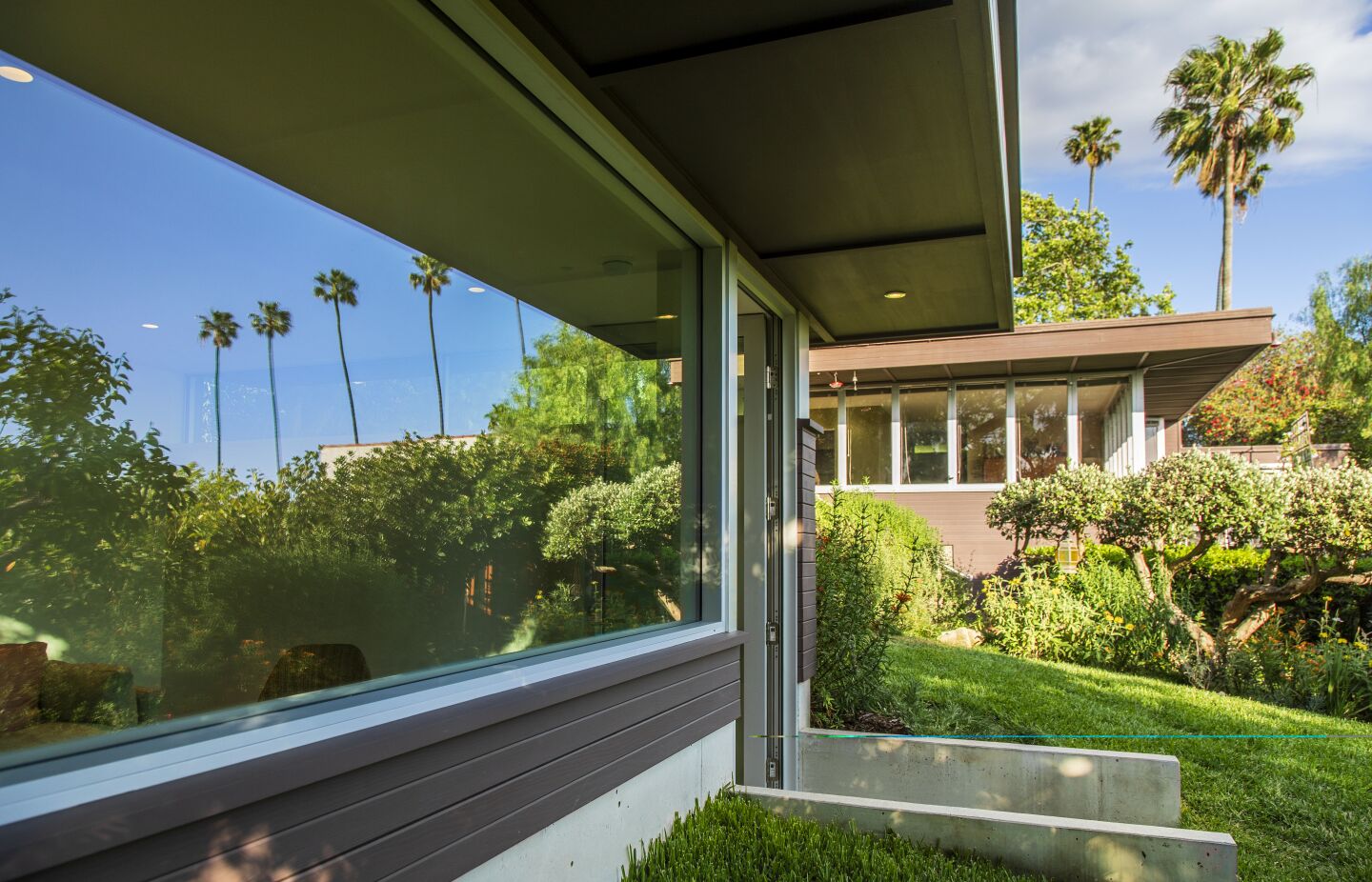 Richard Neutra's McIntosh house as seen from the recreation room.