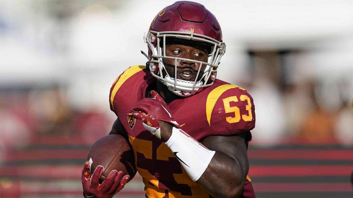 USC linebacker Shane Lee runs back an interception