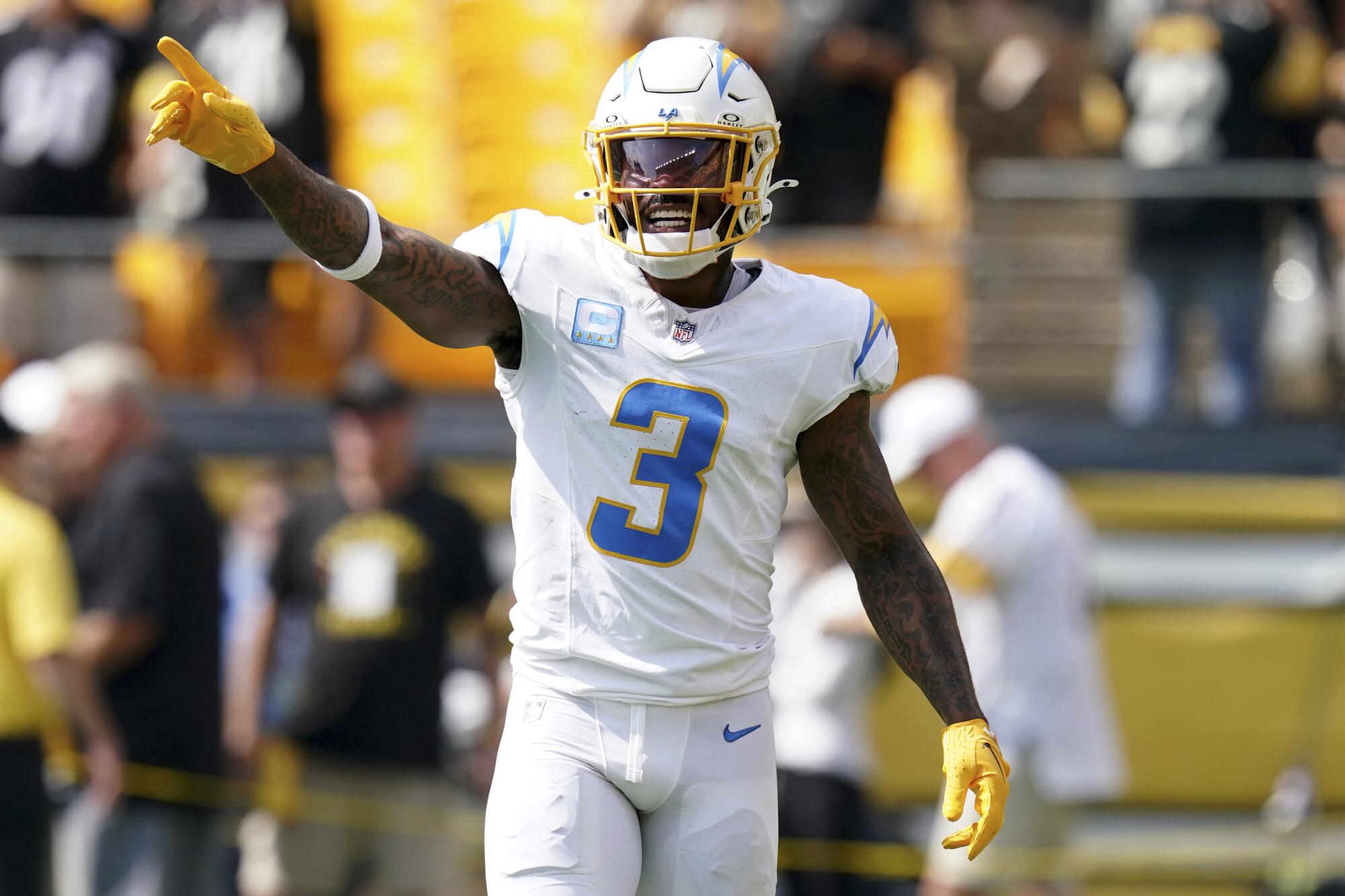Chargers safety Derwin James Jr. gives instructions to teammates.