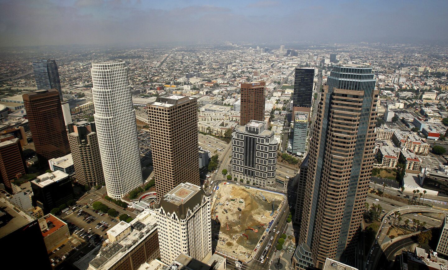 The Aon Center building in Los Angeles