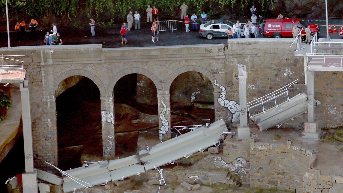 A bike path built in anticipation of the Rio Olympics collapsed on April 21, killing two people.
