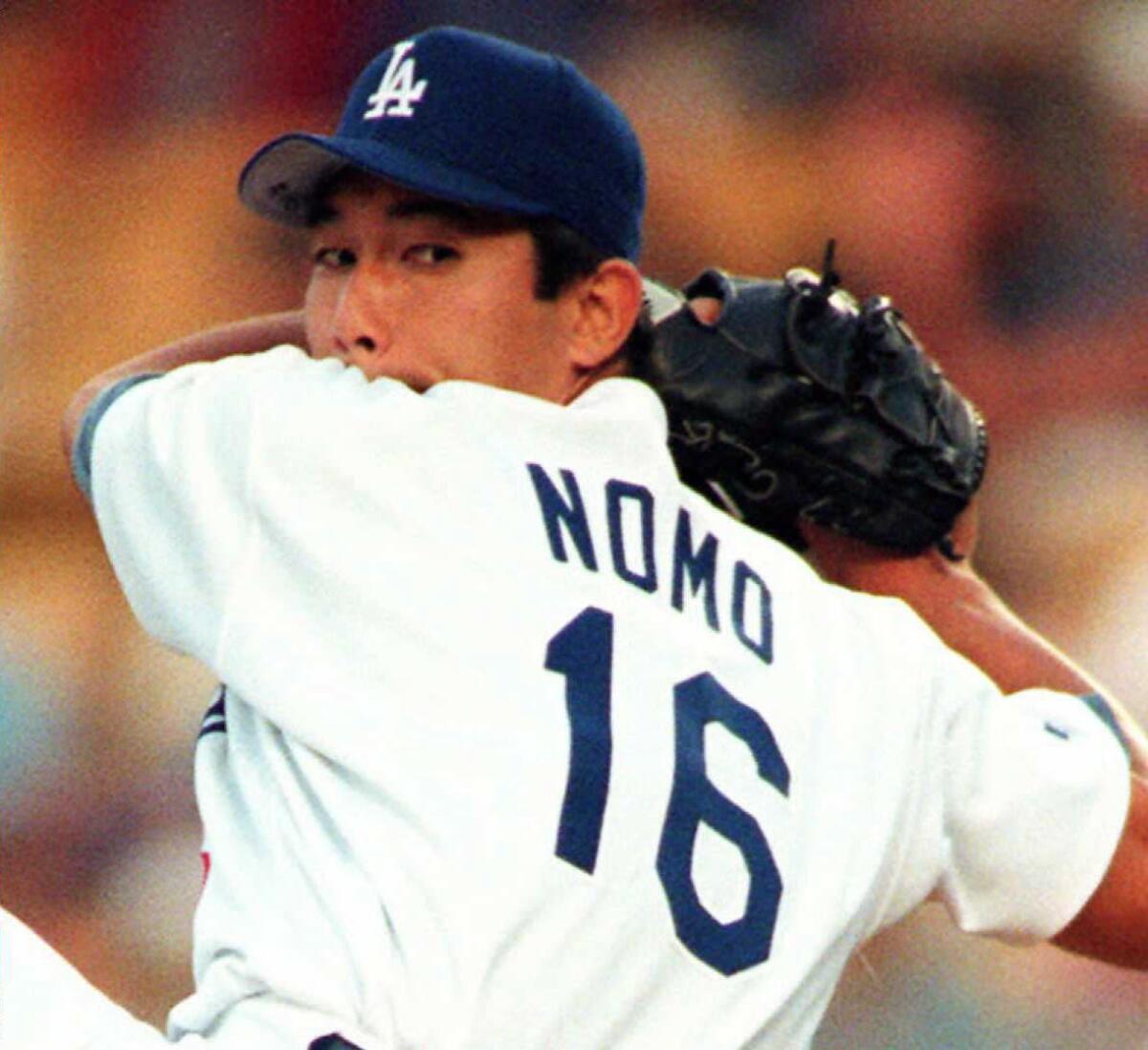 Hideo Nomo winds up in 1995 game, looking over his shoulder with his back toward the batter.