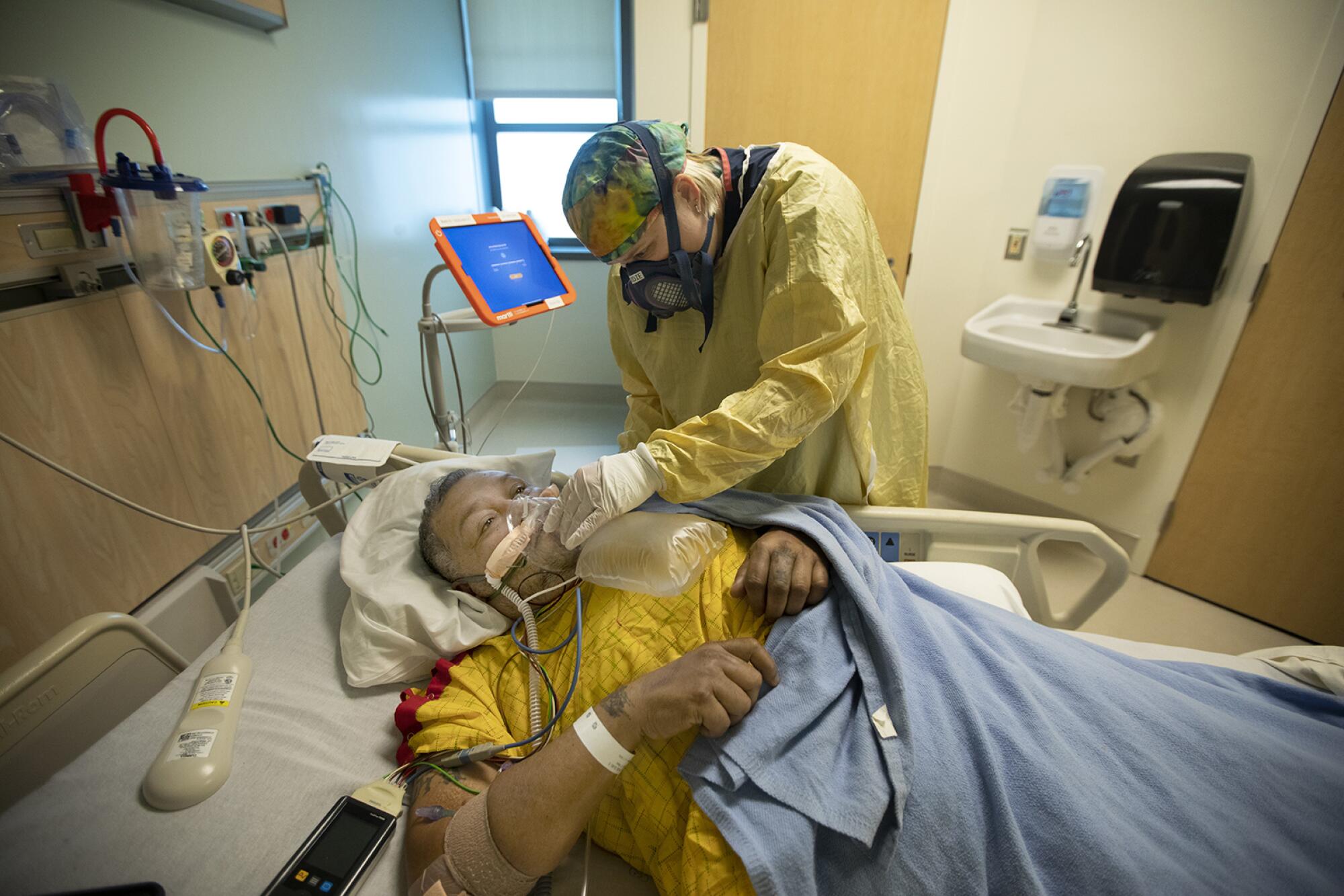 Nurse Jess Esperti adjusts the mask on Mariano Zuñiga Anaya.