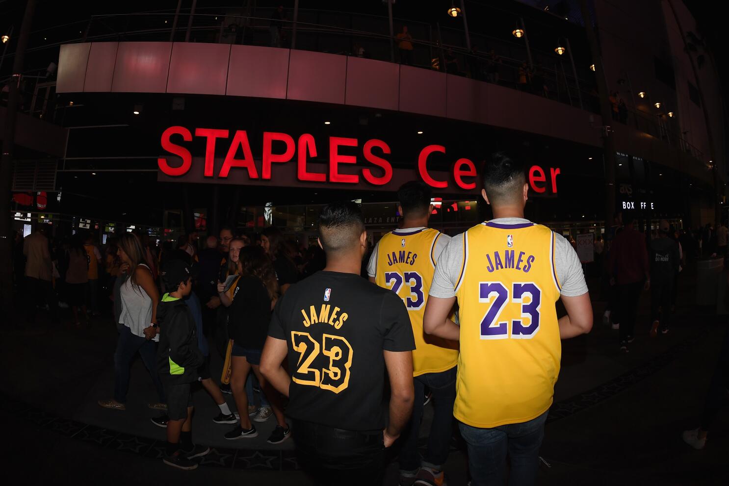 Fans rejoice upon return to Staples Center: 'For me, the Lakers