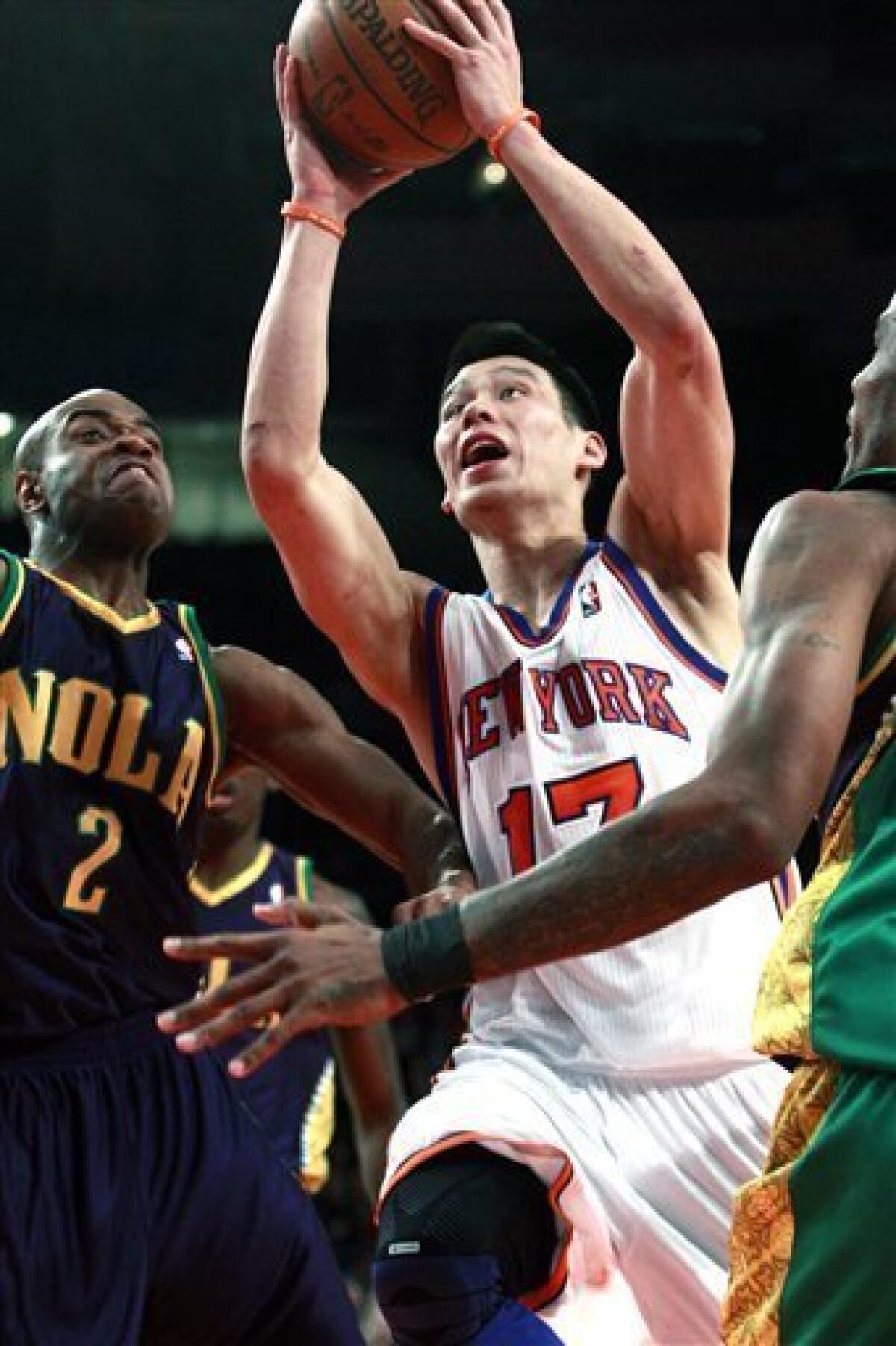 NY Knicks' Jeremy Lin hits game-winning 3-pointer in last second