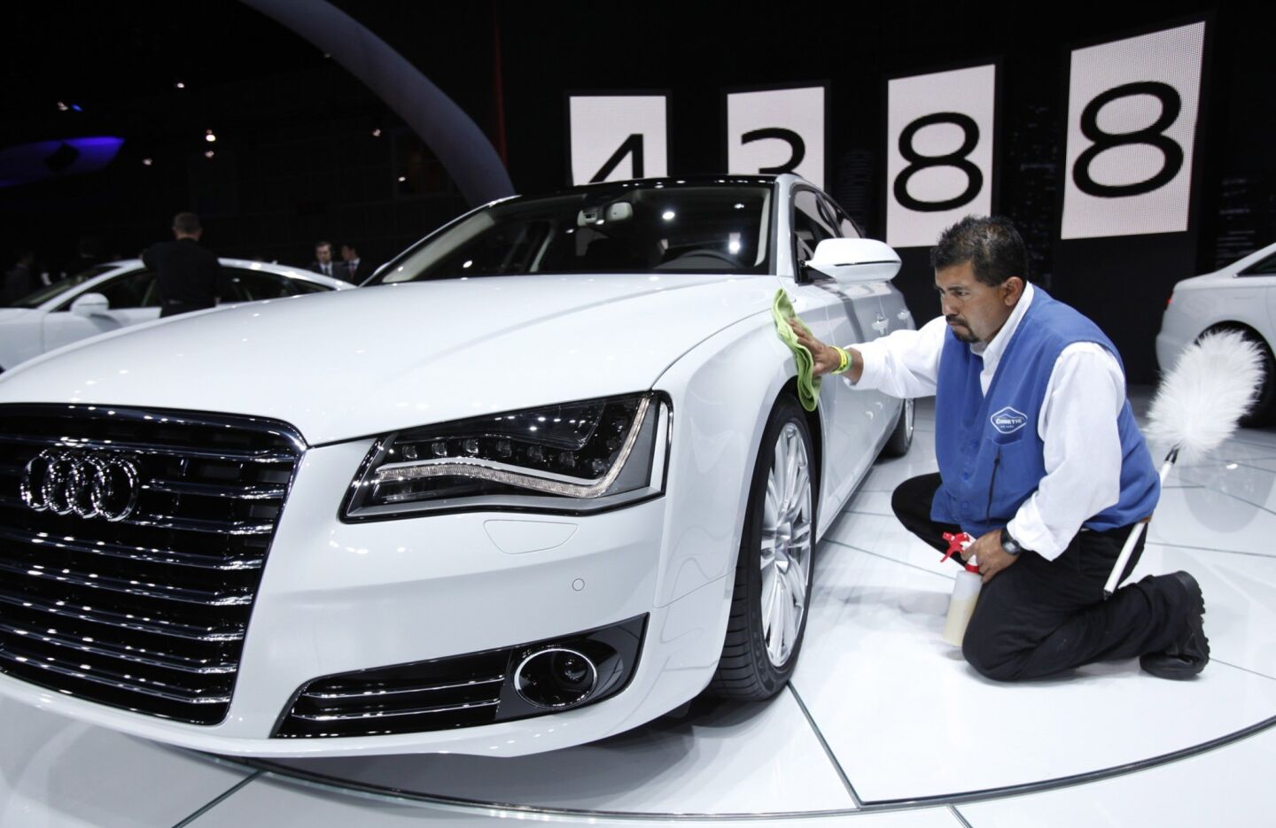 Melvin Orellana details an Audi A8L TDI, which features a TDI clean diesel engine.
