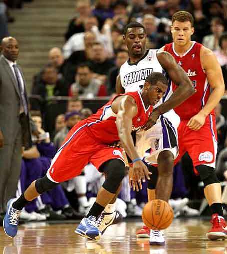 Clippers point guard Chris Paul, who had 22 points and nine rebounds, drives against Kings point guard Tyreke Evans in the second half Thursday night in Sacramento.
