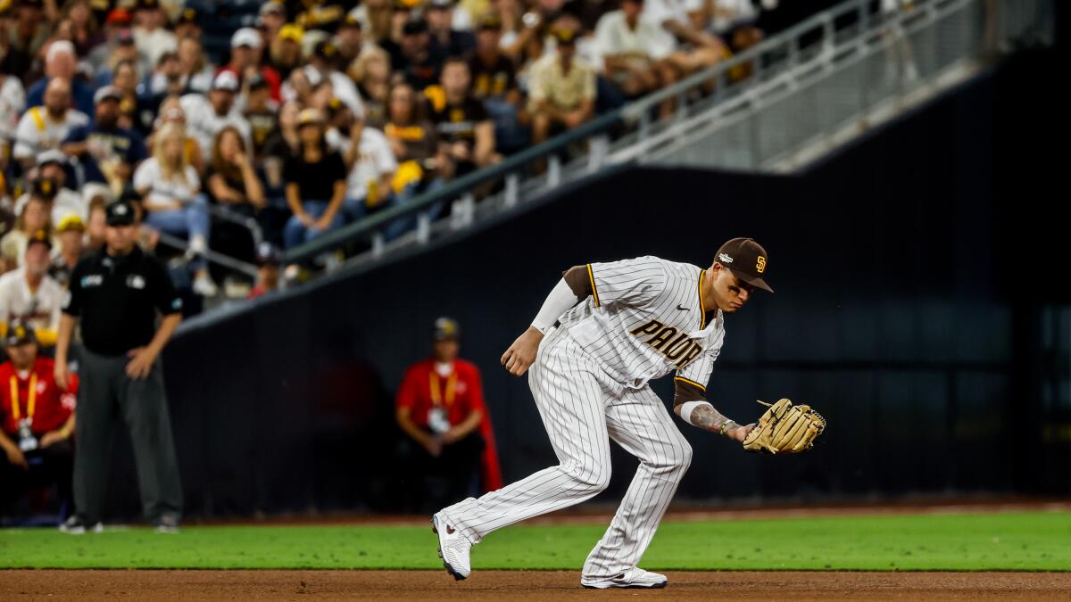 Could Padres' Manny Machado earn another Gold Glove award in 2022?