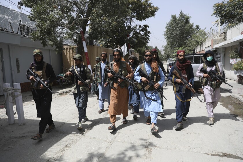 Taliban fighters roam streets of Kabul