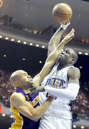 Derek Fisher, Mickael Pietrus foul