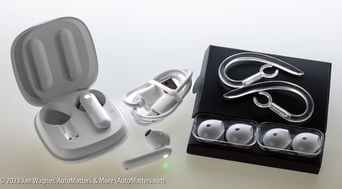 Timekettle WT2 Edge, charging case & accessories