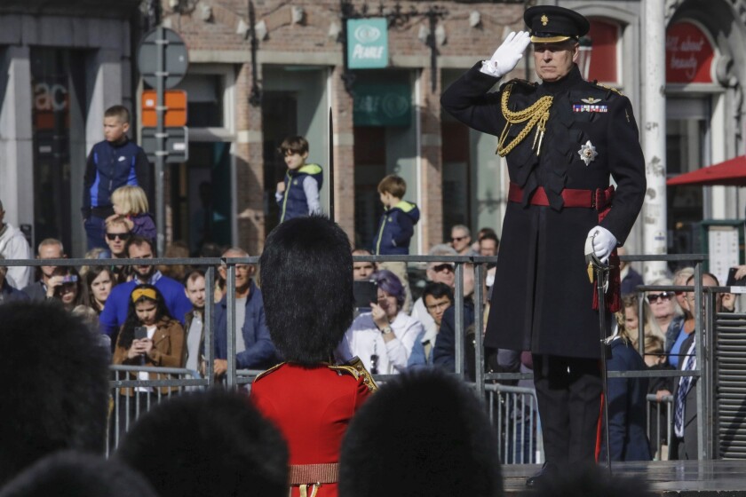  El príncipe Andrés, duque de York, asiste a una ceremonia conmemorativa