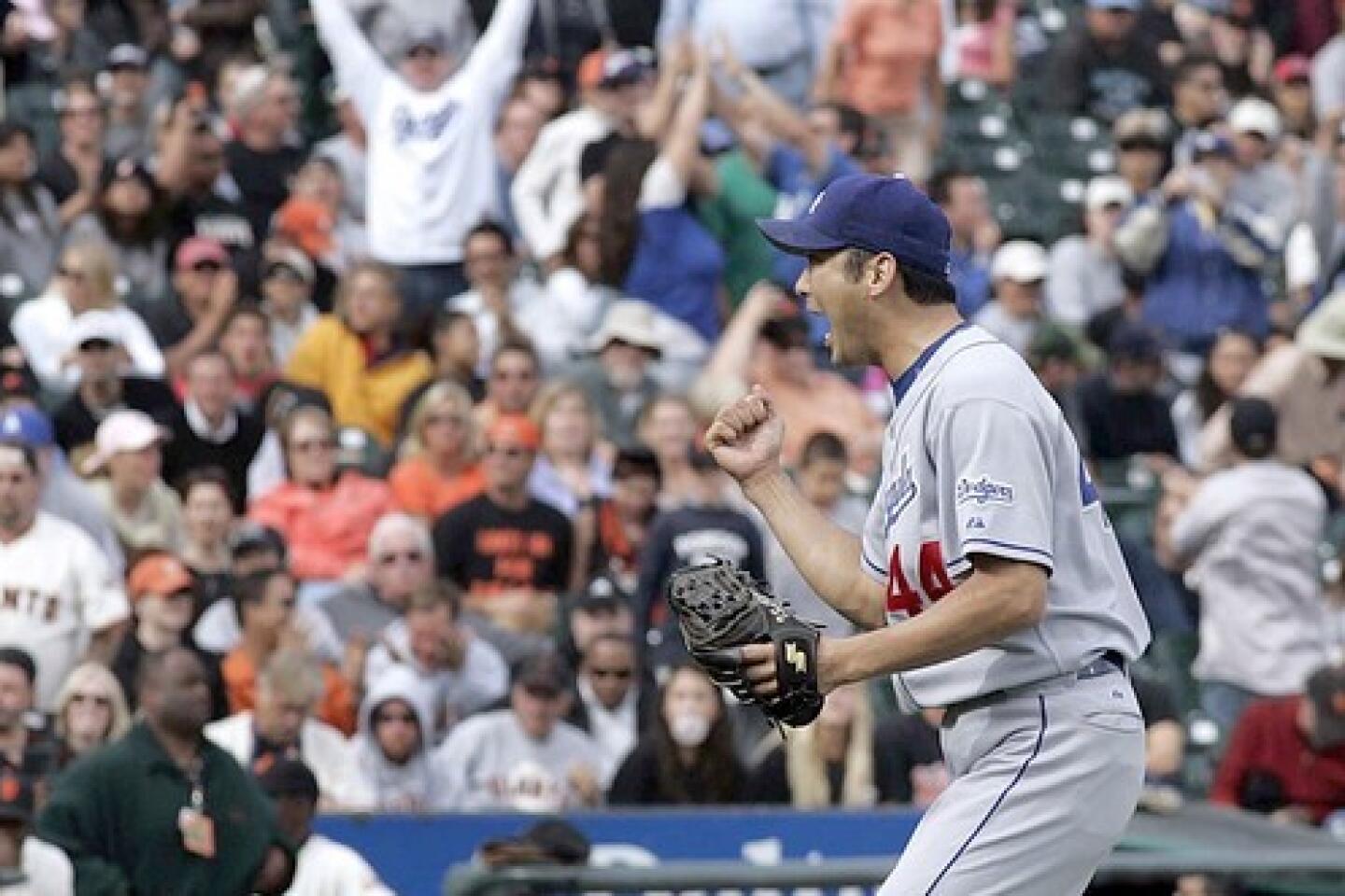 New York Mets Shawn Green reacts to not getting on base in the 2nd