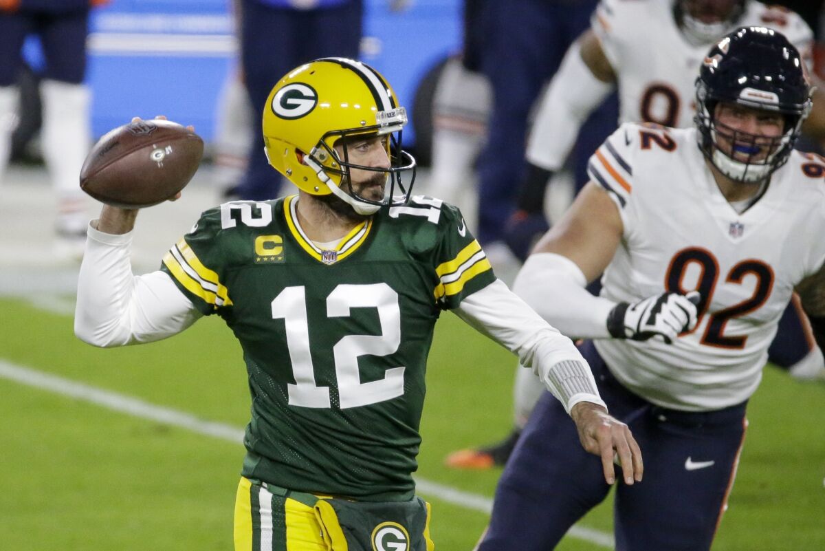 Green Bay Packers quarterback Aaron Rodgers throws against the Chicago Bears on Sunday.