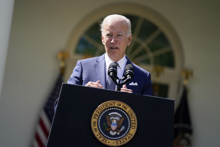 El presidente Joe Biden habla durante un evento en la Rosaleda de la Casa Blanca, el martes 27 de septiembre de 2022, en Washington. (AP Foto/Evan Vucci)