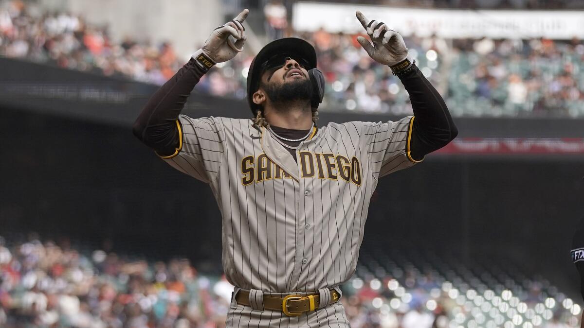 Tatis slugs 39th homer, Padres beat Giants to gain on Cards - The