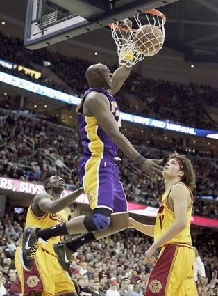 Lakers forward Lamar Odom, who finished with 28 points and 17 rebounds, dunks over Cavaliers forwards J.J. Hickson, left, and Anderson Varejao during the second quarter Sunday.