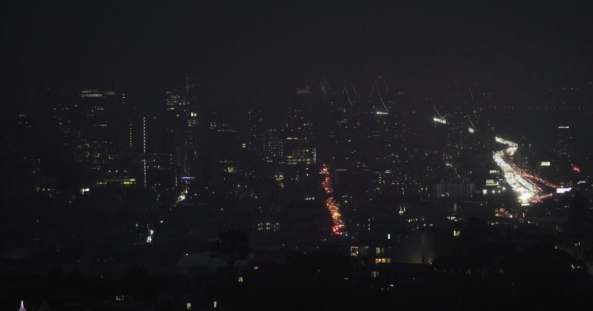 Greater than 20,000 nonetheless with out energy after large San Francisco blackout Greater than 20,000 nonetheless with out energy after large San Francisco blackout