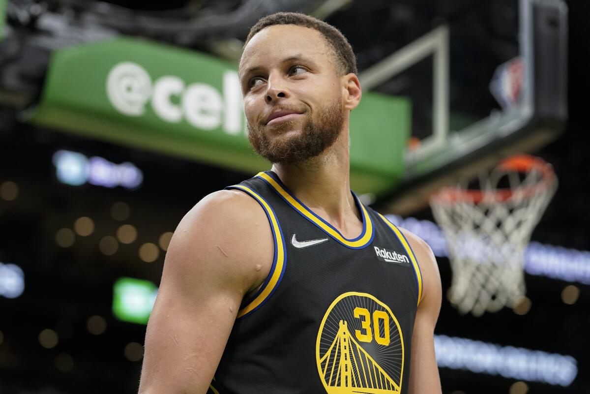 Curry scores 43 to beat Boston, Warriors tie NBA Finals 2-2 - The San Diego Union-Tribune
