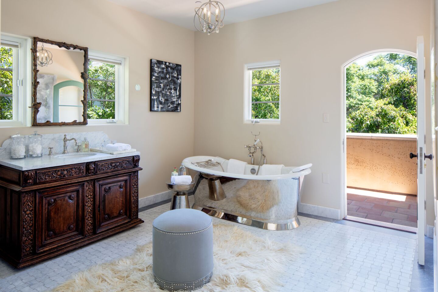 Geena Davis' Pacific Palisades house: primary bathroom