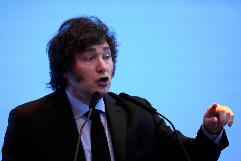 El presidente argentino Javier Milei habla durante el Foro Económico Internacional de las Américas, el martes 26 de marzo de 2024, en Buenos Aires. (AP Foto/Natacha Pisarenko, Archivo)