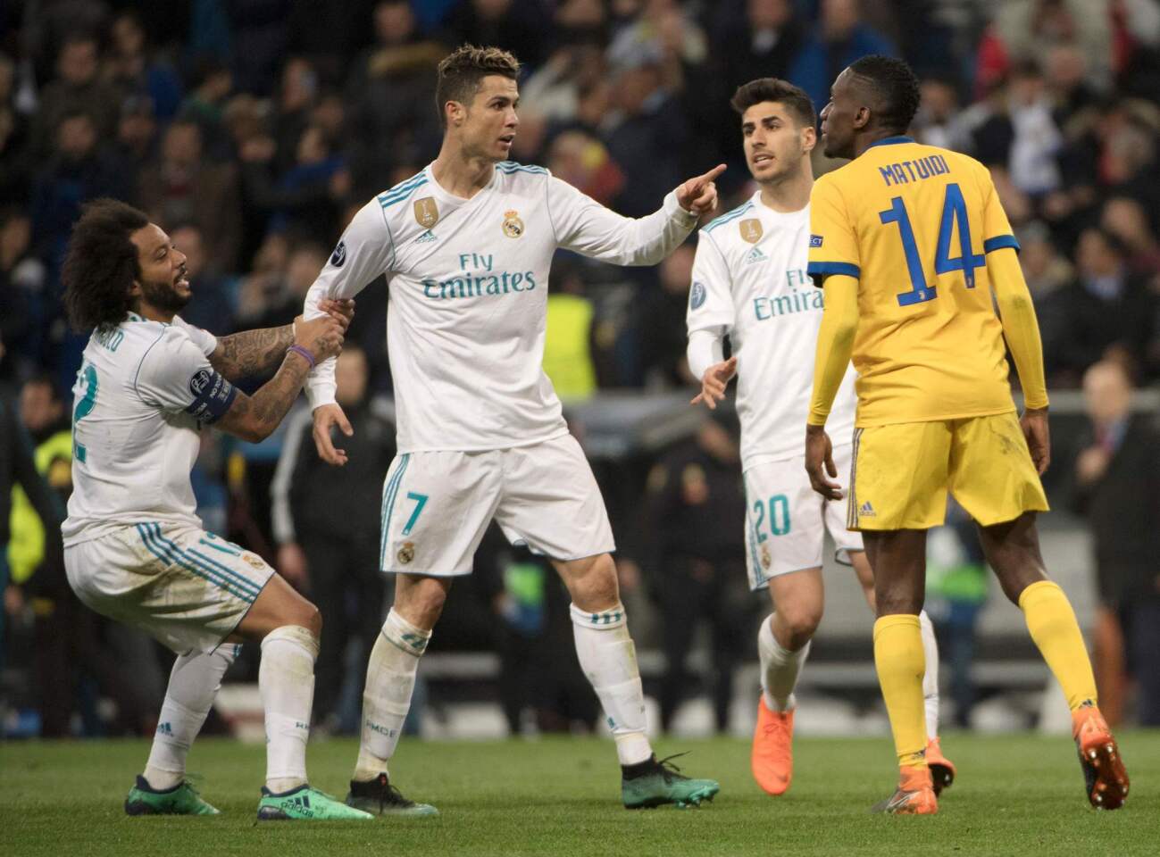 Real Madrid's Portuguese forward Cristiano Ronaldo (2L) confronts Juventus' French midfielder Blaise Matuidi (R) during the UEFA Champions League quarter-final second leg football match between Real Madrid CF and Juventus FC at the Santiago Bernabeu stadium in Madrid on April 11, 2018. / AFP PHOTO / CURTO DE LA TORRECURTO DE LA TORRE/AFP/Getty Images ** OUTS - ELSENT, FPG, CM - OUTS * NM, PH, VA if sourced by CT, LA or MoD **