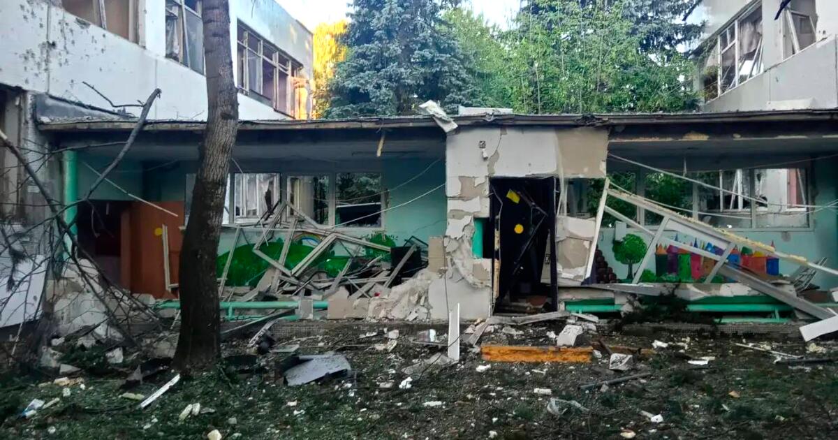 Des drones ukrainiens ont frappé des entrepôts et d’autres endroits en Russie, tuant 9 personnes et en blessant plus de 60.