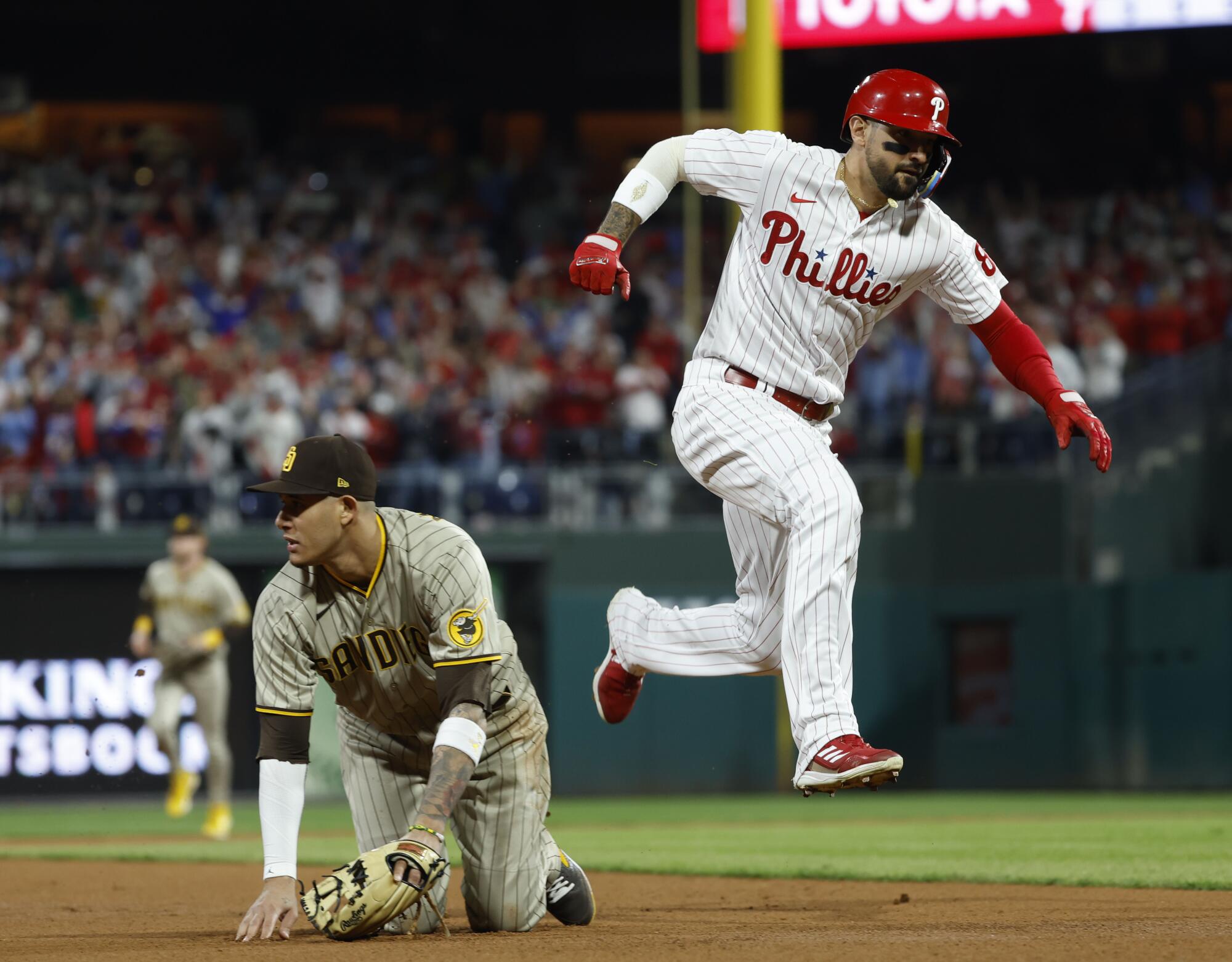 Phillies hit 4 homers, rally past Padres 10-6, lead NLCS 3-1