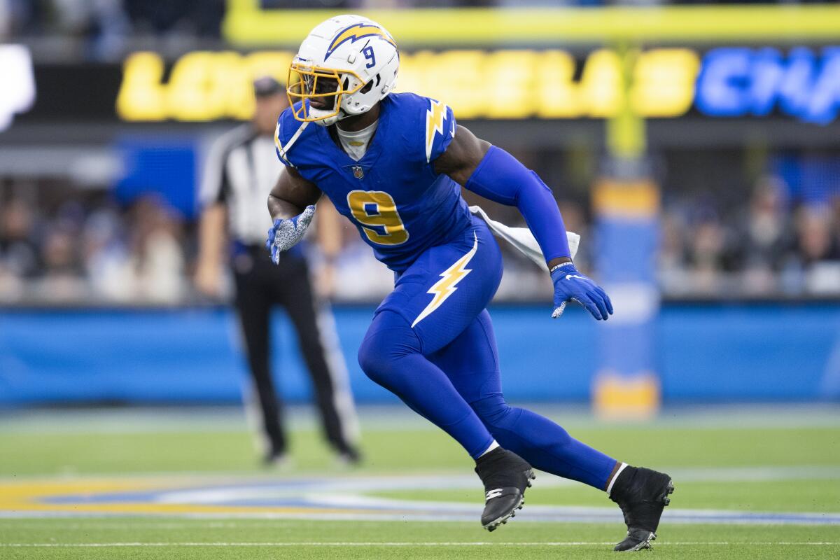 Chargers middle linebacker Kenneth Murray Jr. chases after a play during a game.