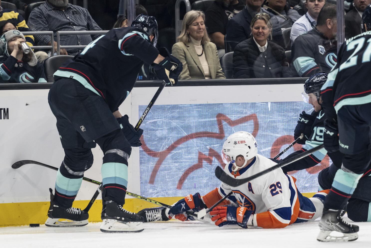 Mathew Barzal Signs With New York Islanders - Seattle Thunderbirds