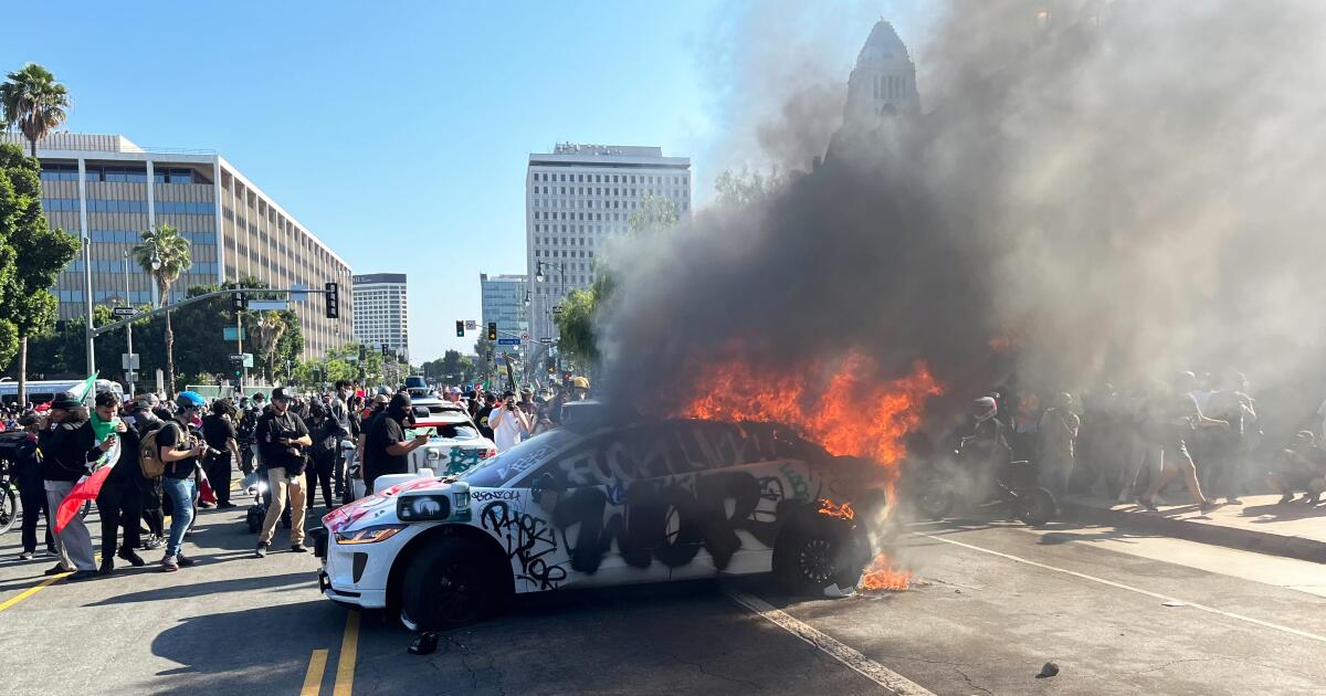 Column: Trump deploys, protesters reply. This is not going to finish effectively Column: Trump deploys, protesters reply. This is not going to finish effectively