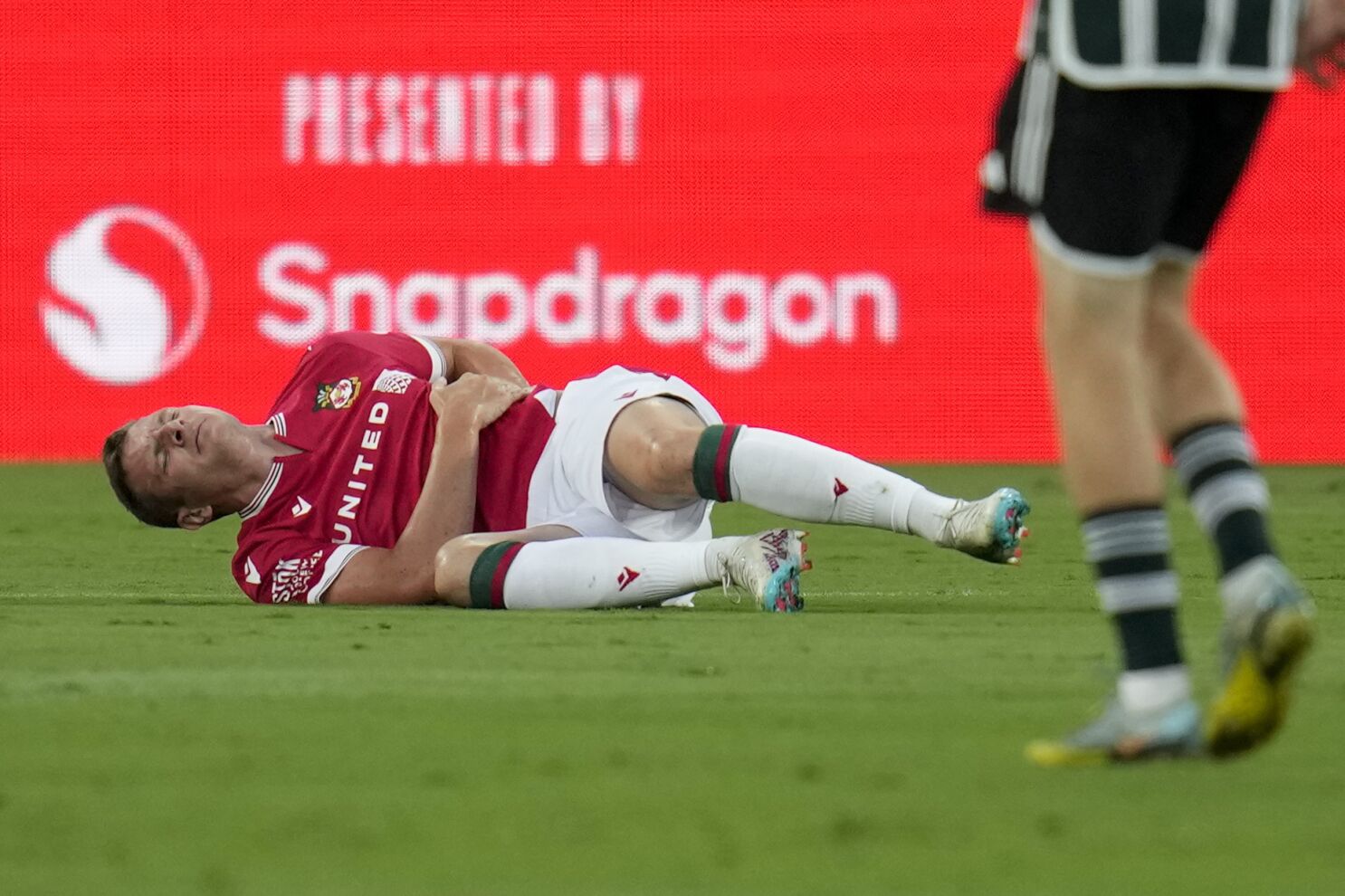 Wrexham striker Paul Mullin injured in collision with Manchester United  goalie Nathan Bishop - The San Diego Union-Tribune