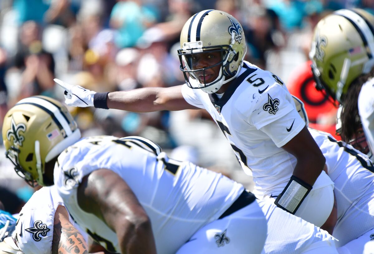 Saints quarterback Teddy Bridgewater signals to his teammates during Sunday's win over the Jaguars.