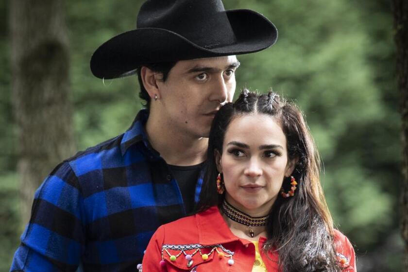 Julián Figueroa durante una escena de la telenovela "Mi Camino es Amarte", de TelevisaUnivision