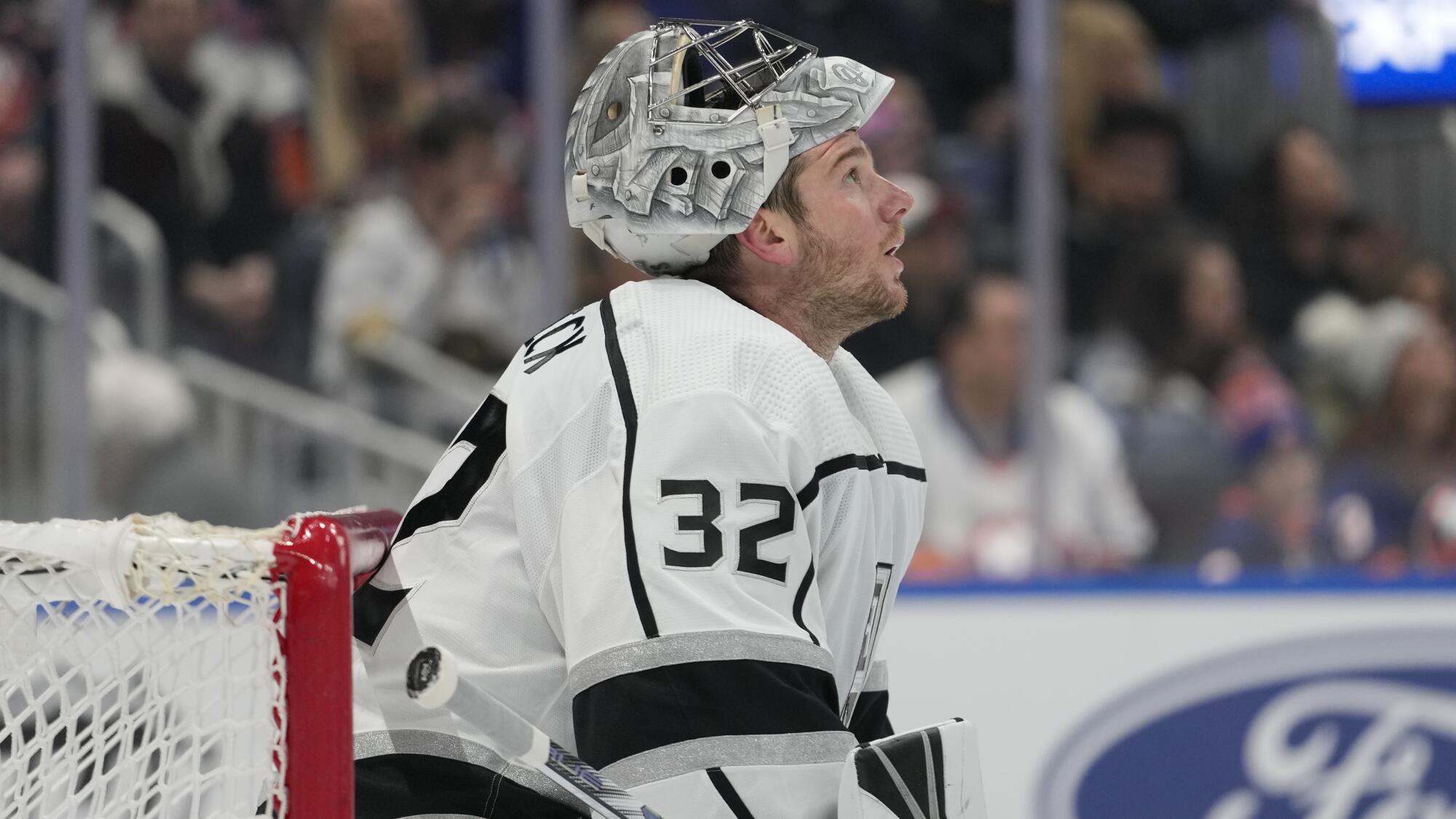 Jonathan Quick Moves Into Second Place On All-Time American Wins List - BVM  Sports
