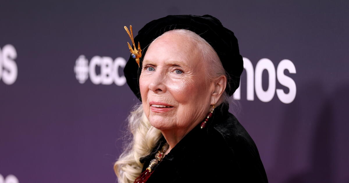 Joni Mitchell celebrates new American citizenship after 62 years living in the United States - BERITAJA