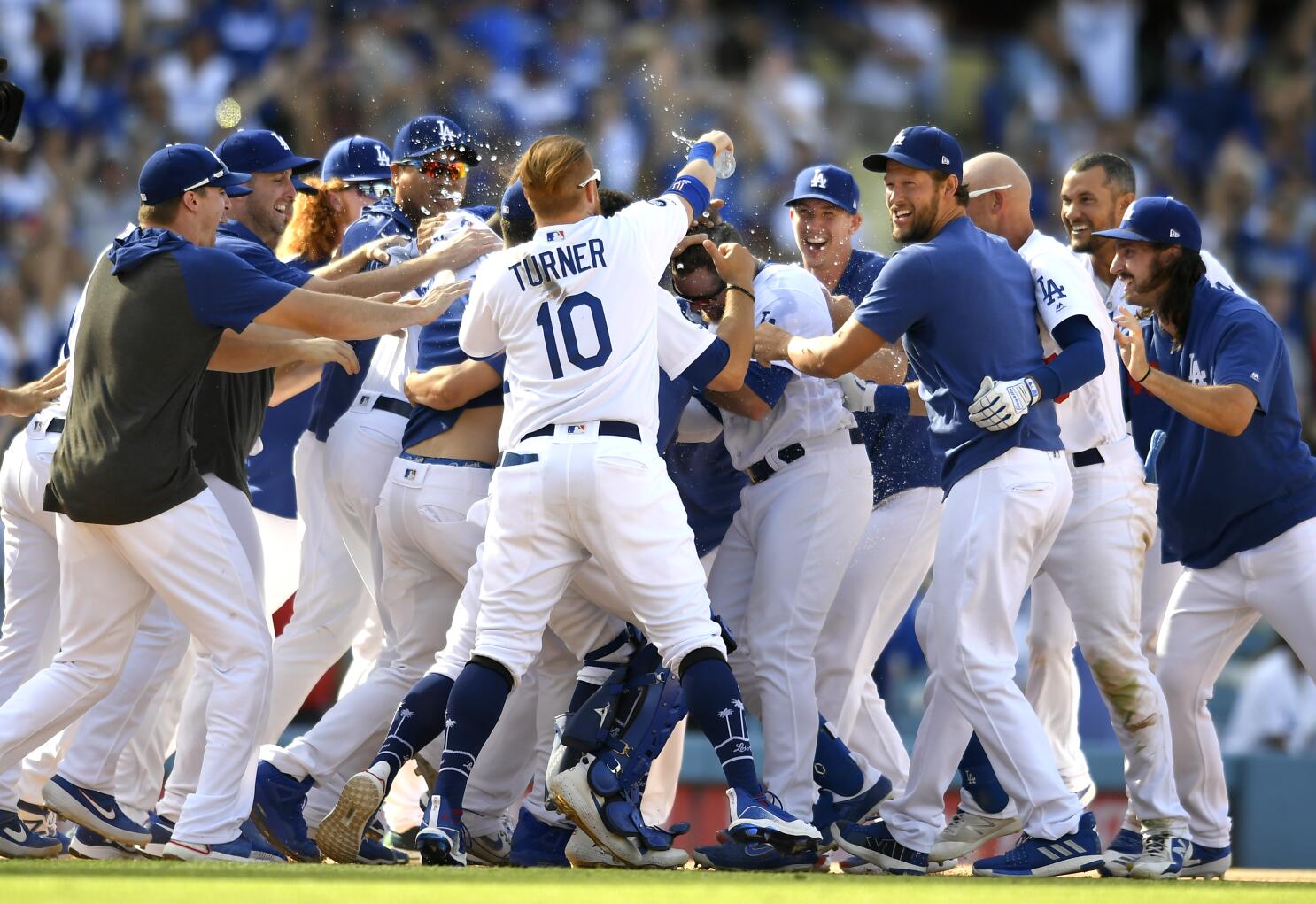 Verdugo's HR in 11th gives Dodgers 2nd straight walk-off win