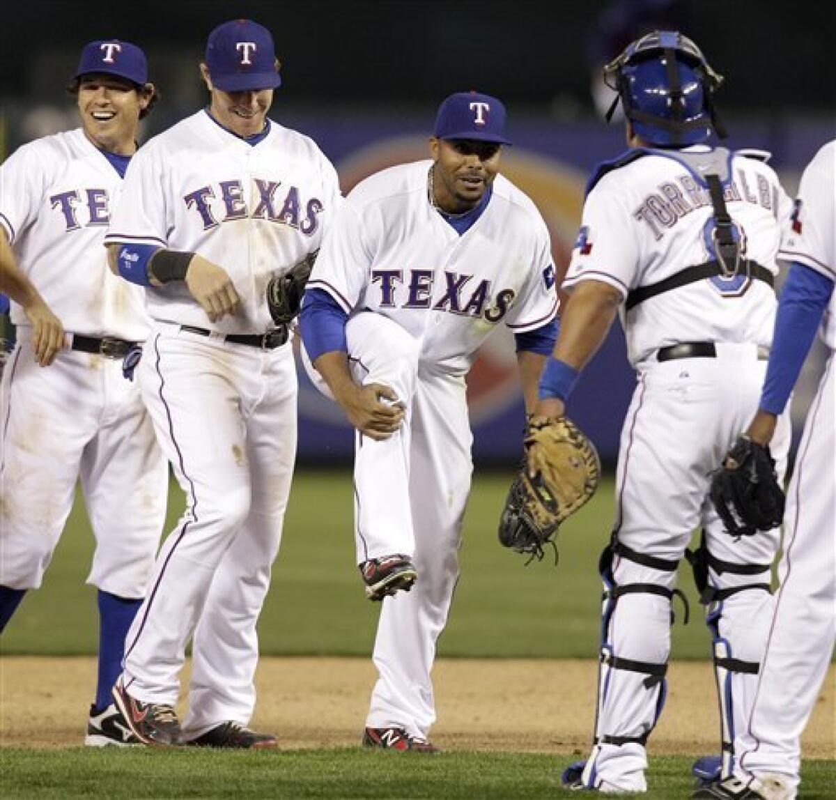 Rangers' Ron Washington not thinking about Ian Kinsler at first base